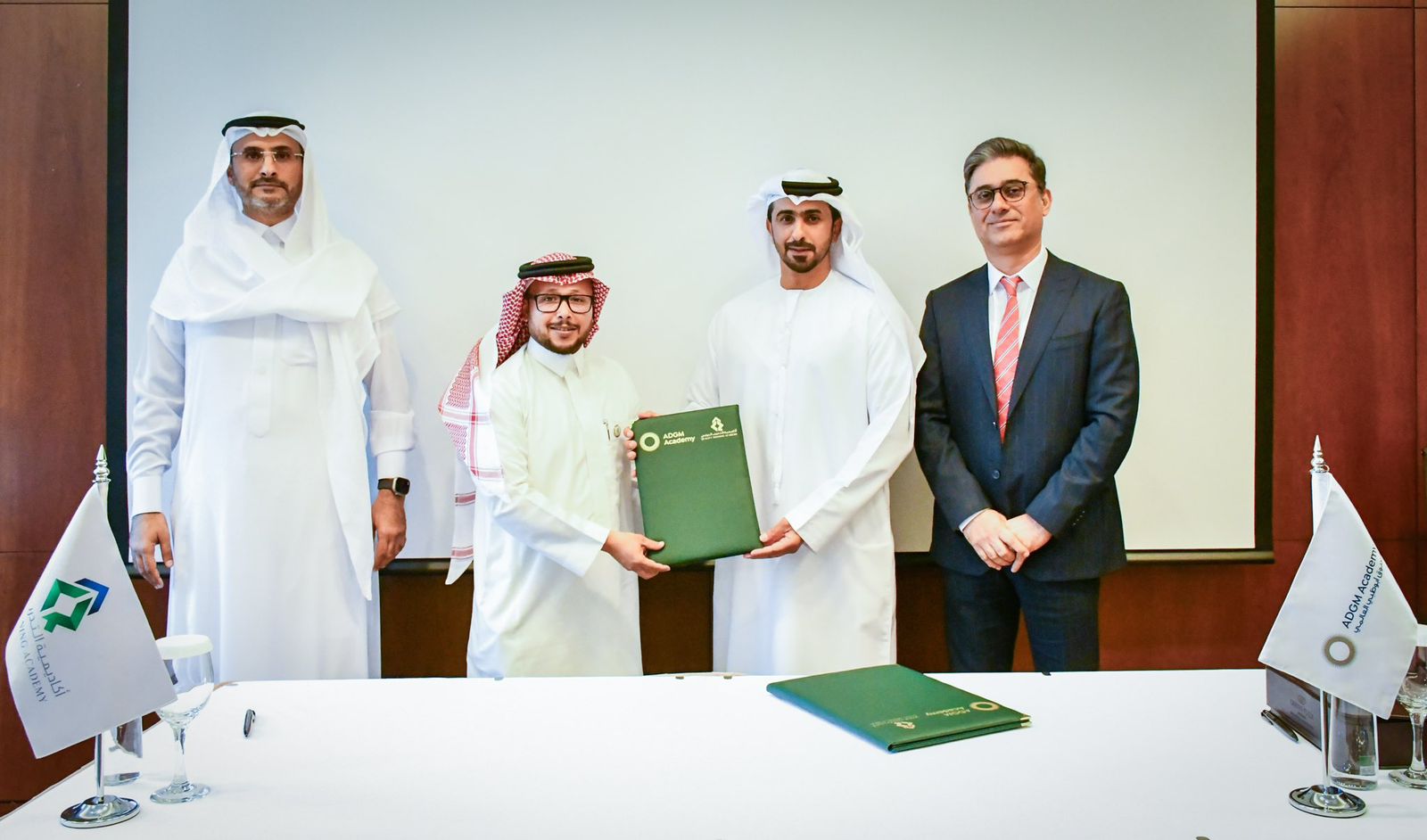 توقيع اتفاقية شراكة مع أكاديمية سوق أبوظبي العالمي من الإمارات الشقيقة